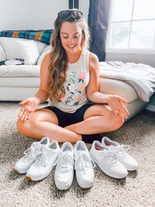 Read more about the article 5 Ways to Style White Sneakers